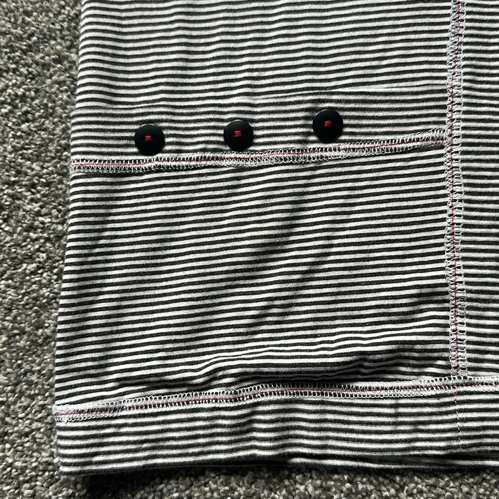 Red Thread top - Picture 5 of 8